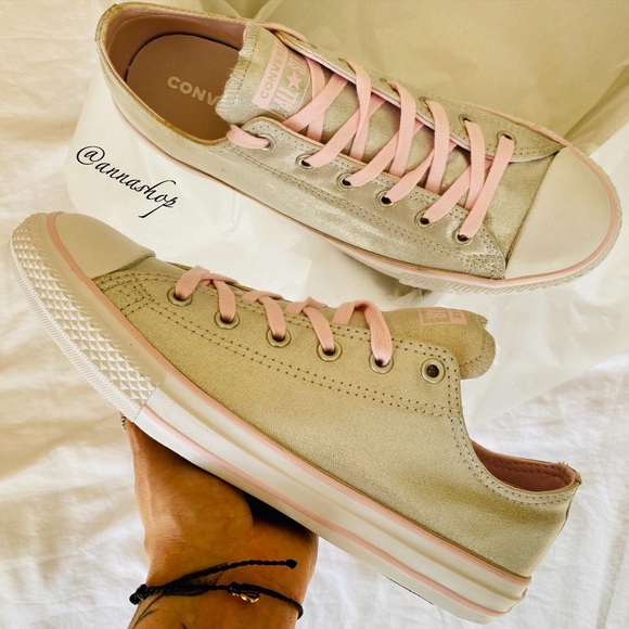 Converse Shoes - NWT converse low tops